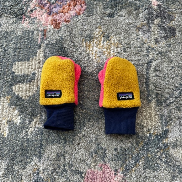 Patagonia Other - Patagonia Baby Girl Mittens